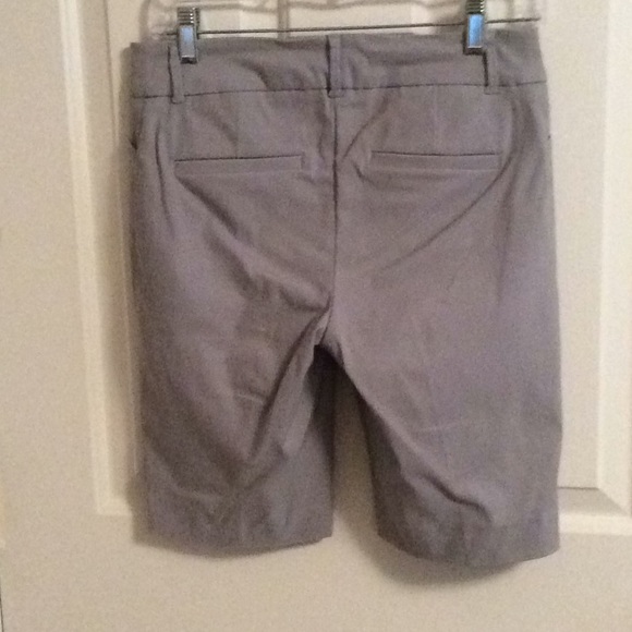 3/$30 Reitmans The Iconic comfort fit shorts - Picture 2 of 2